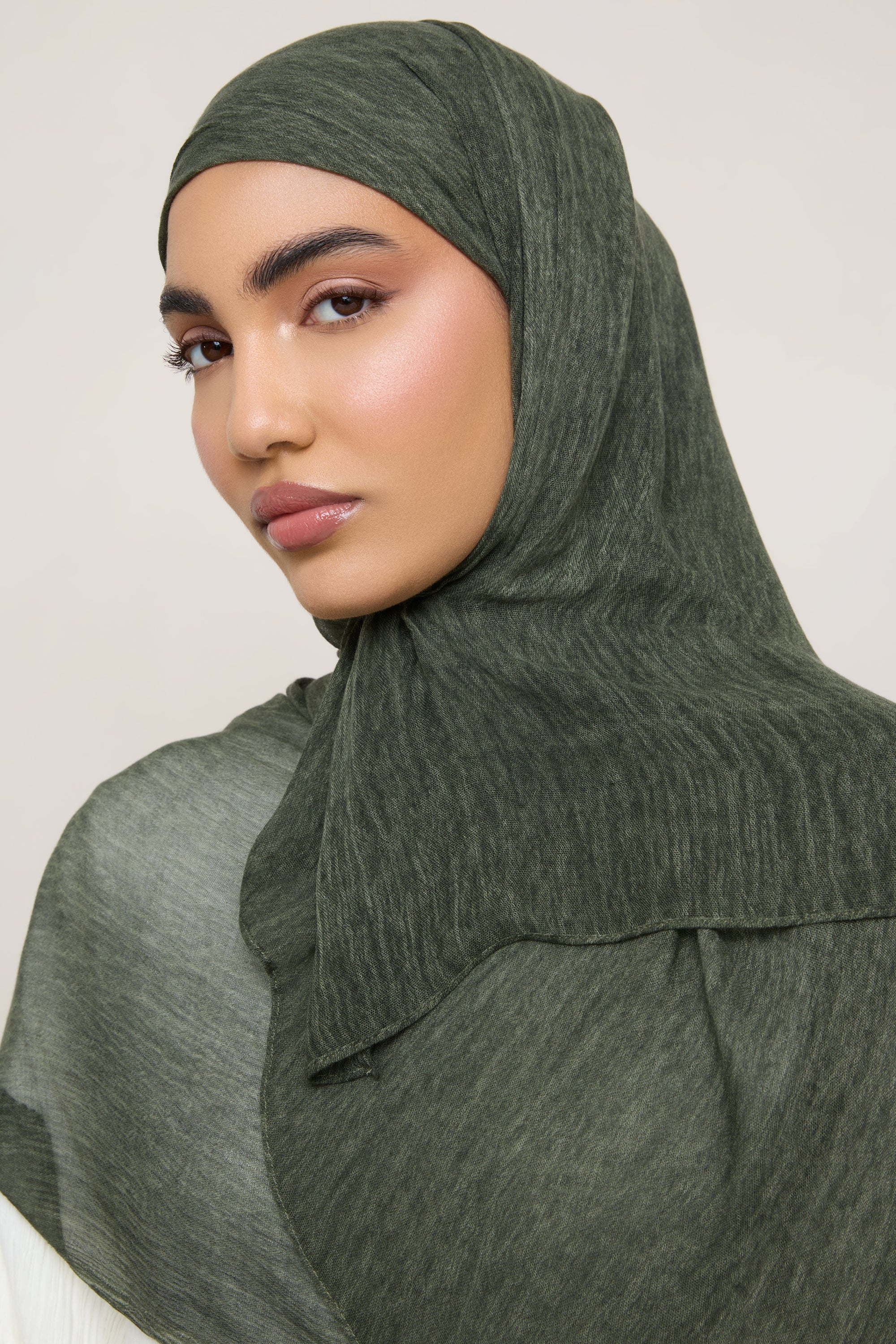 Modal Crinkle Hijab - Dark Forest - Image 2