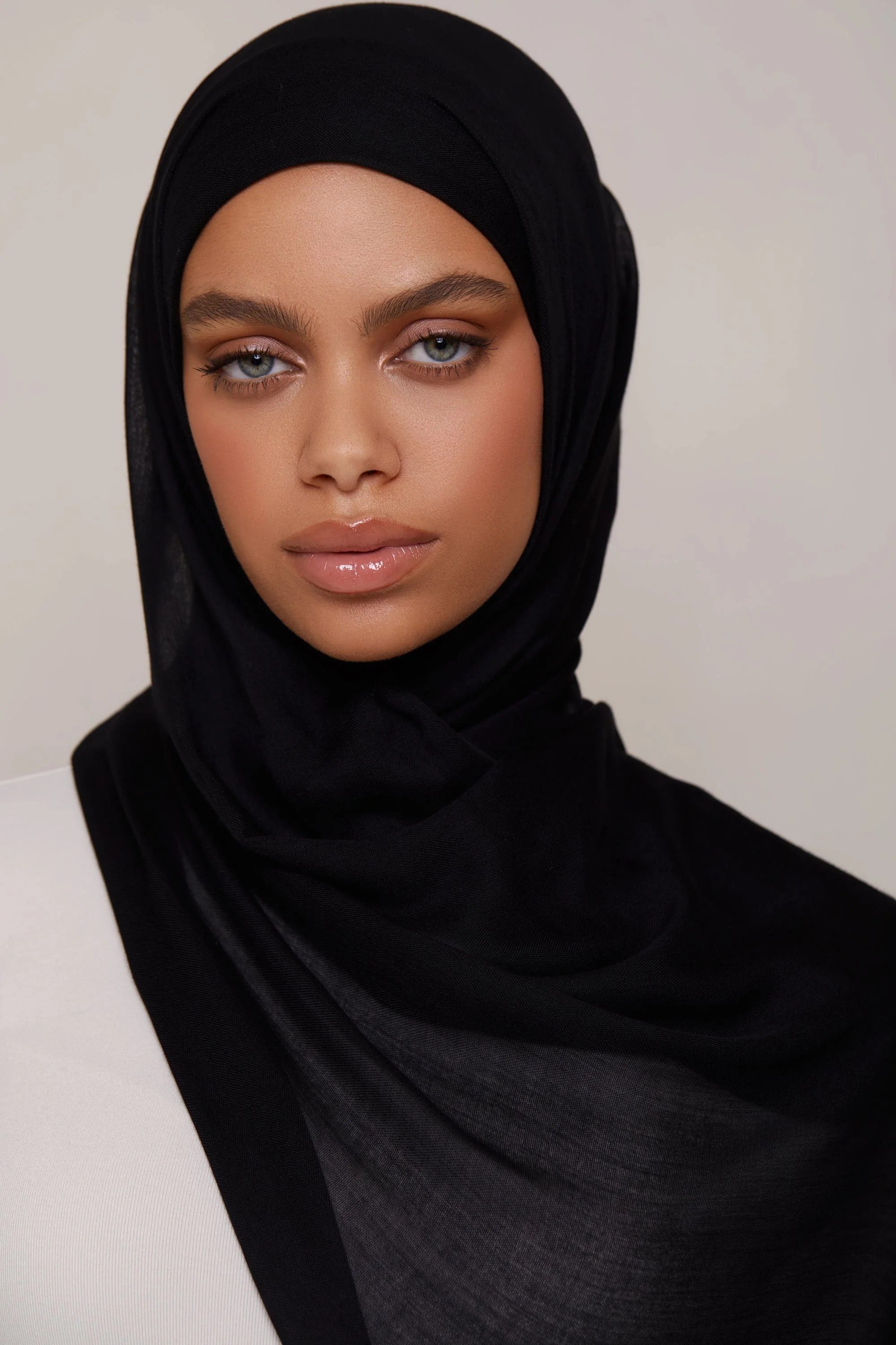Modal Hijab - Black - Image 3