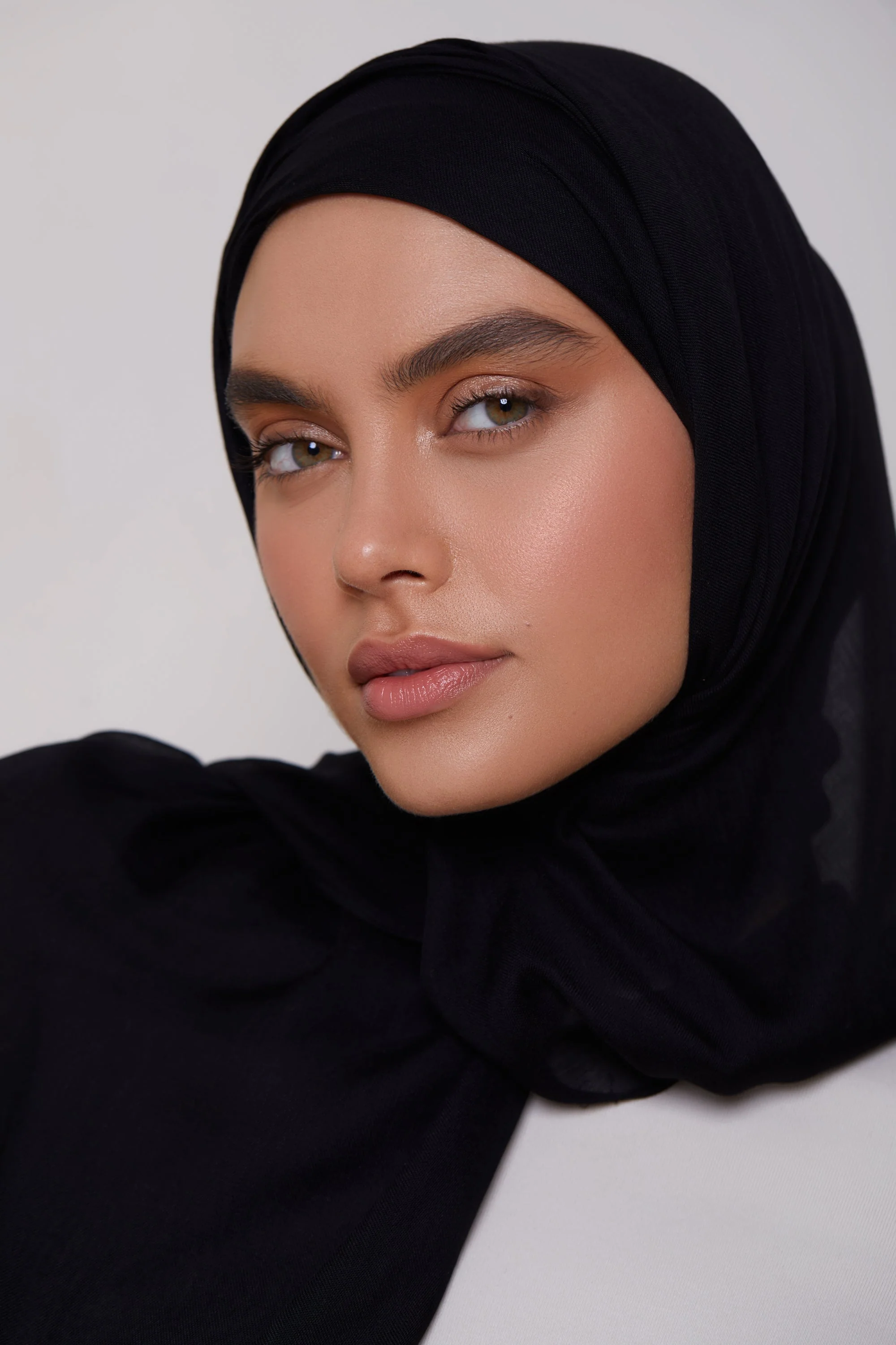 Modal Hijab - Black - Image 4