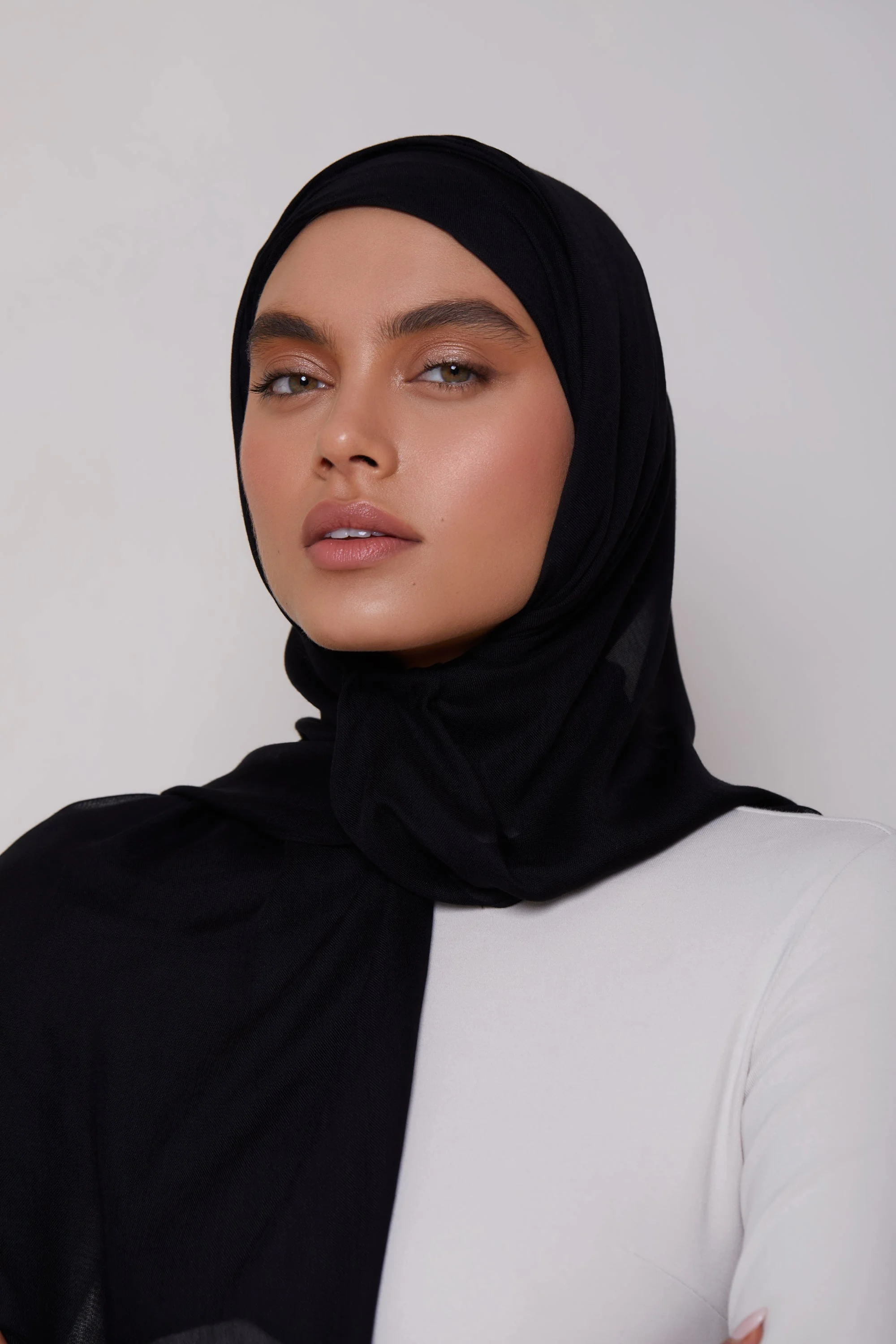 Modal Hijab - Black - Image 5