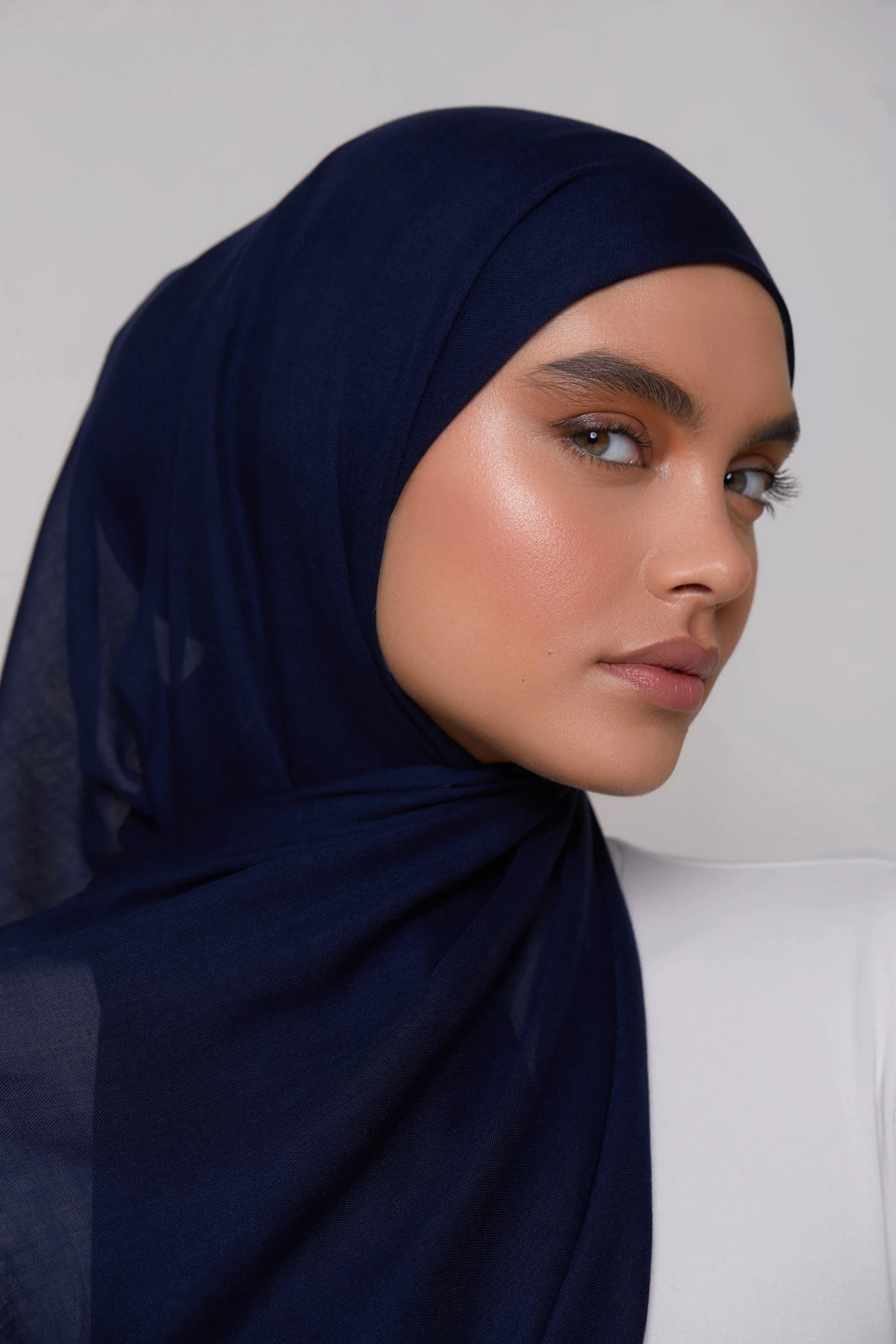 Modal Hijab - Navy - Image 3