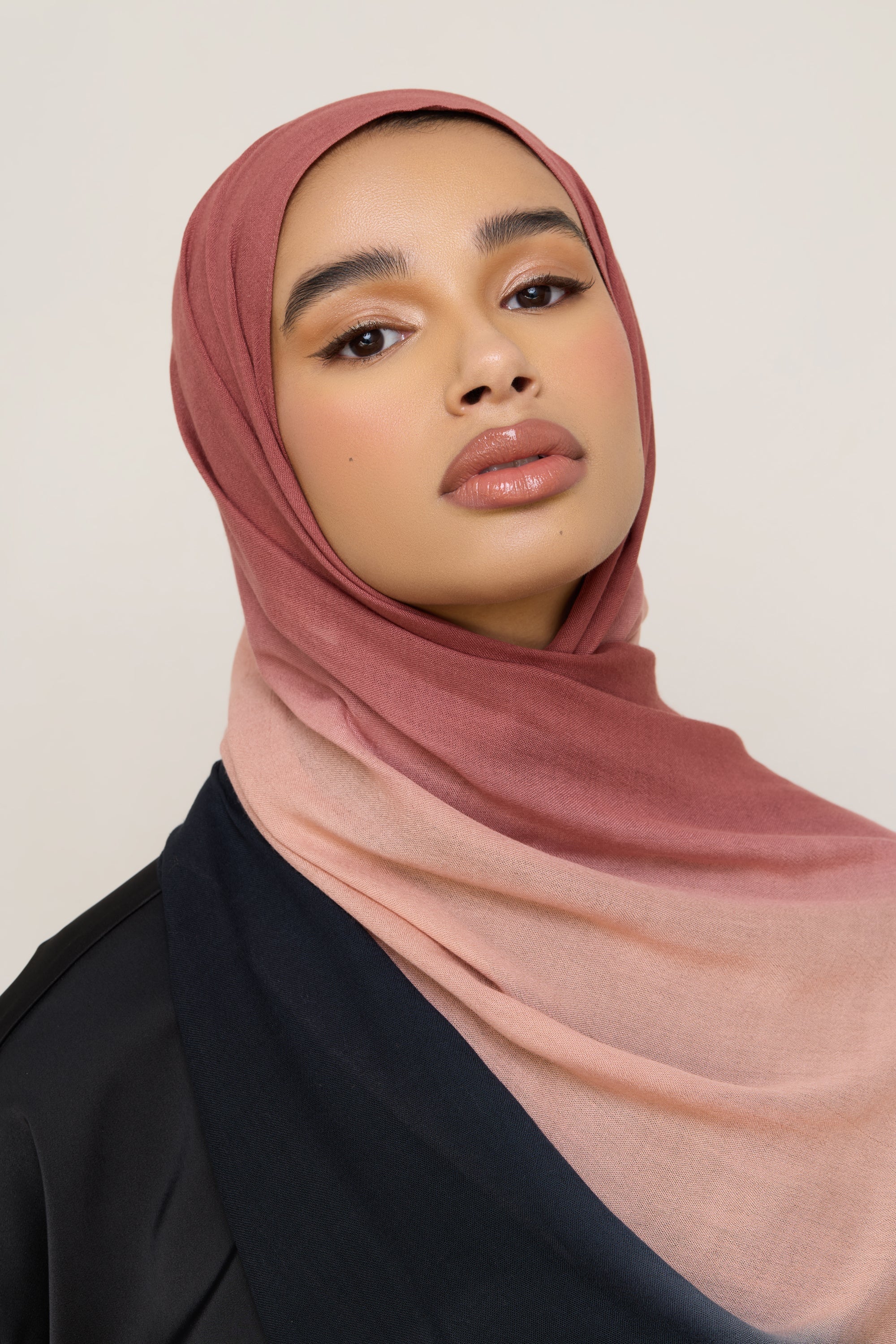 Ombre Modal Hijab - Apple Noir - Image 4