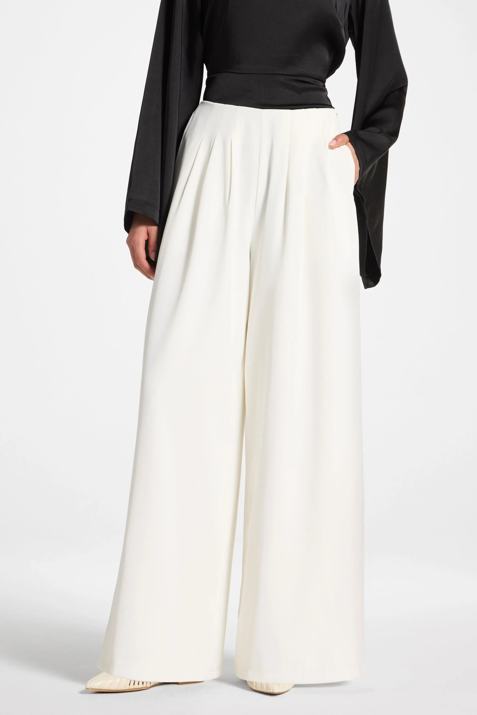 Pleat Pants - White