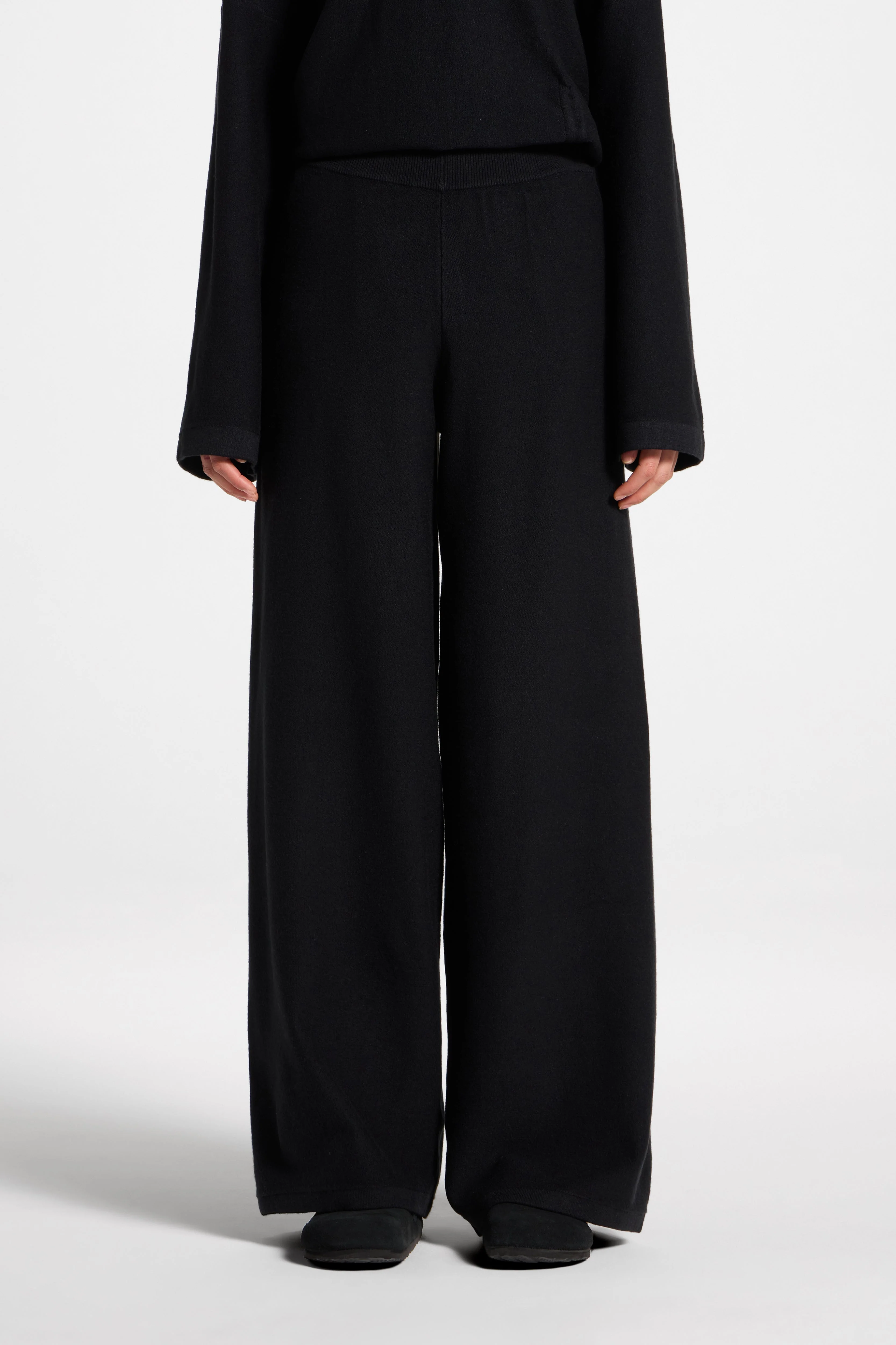 Side Rouched Knit Top & Pants Set - Black - Image 7