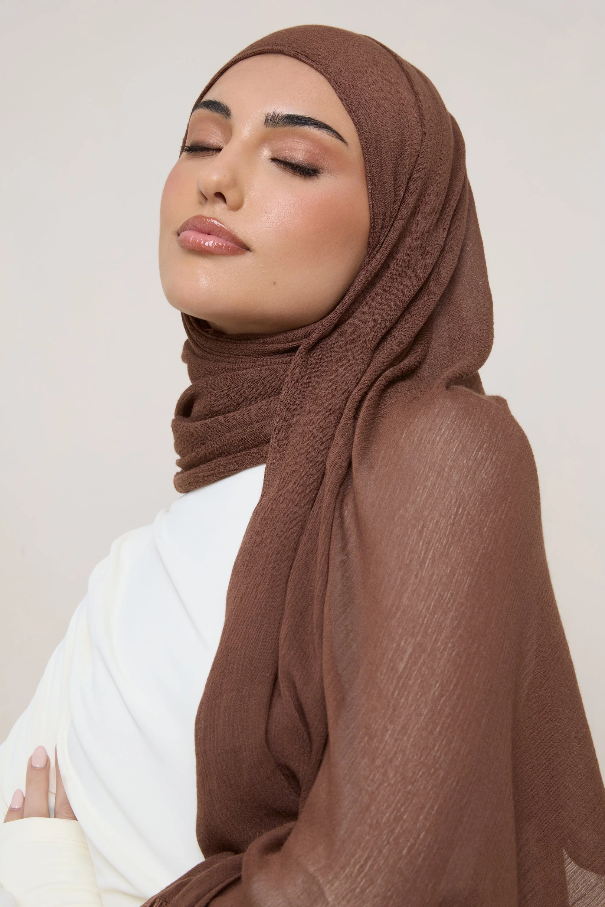 Modal Crinkle Hijab - Coffee Quartz Fringe - Image 6