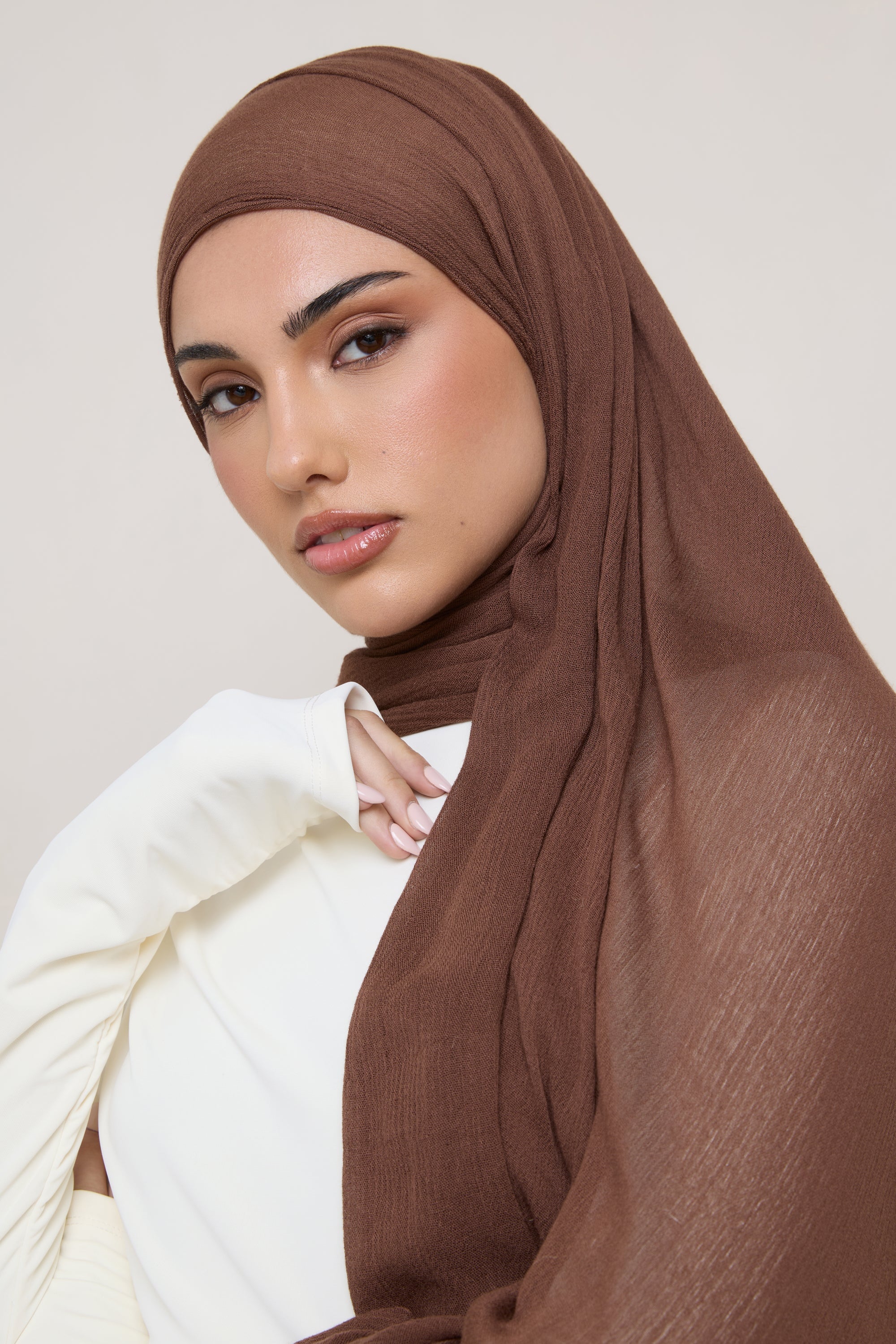 Modal Crinkle Hijab - Coffee Quartz Fringe - Image 7