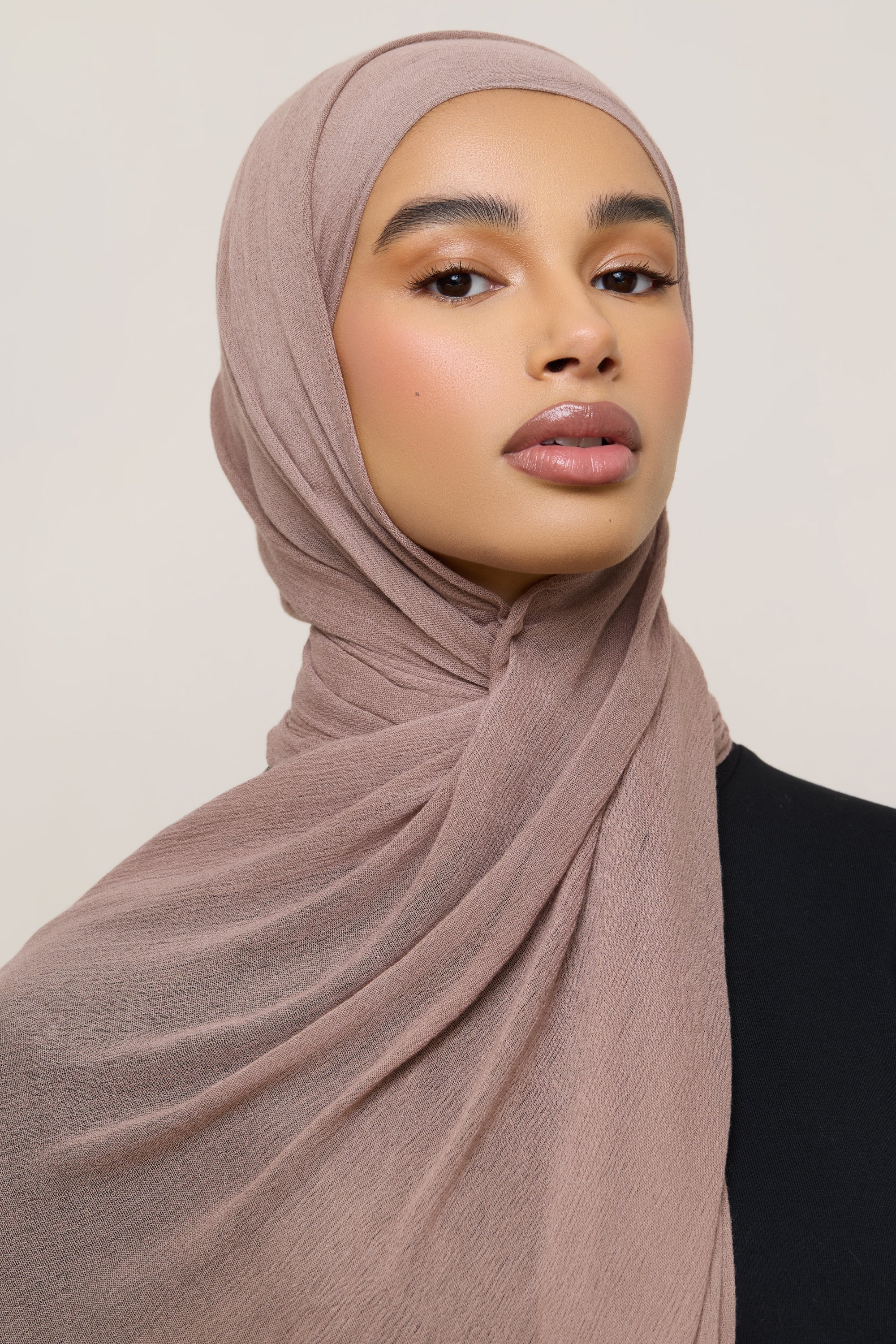 Modal Crinkle Hijab - Deep Taupe Fringe - Image 3