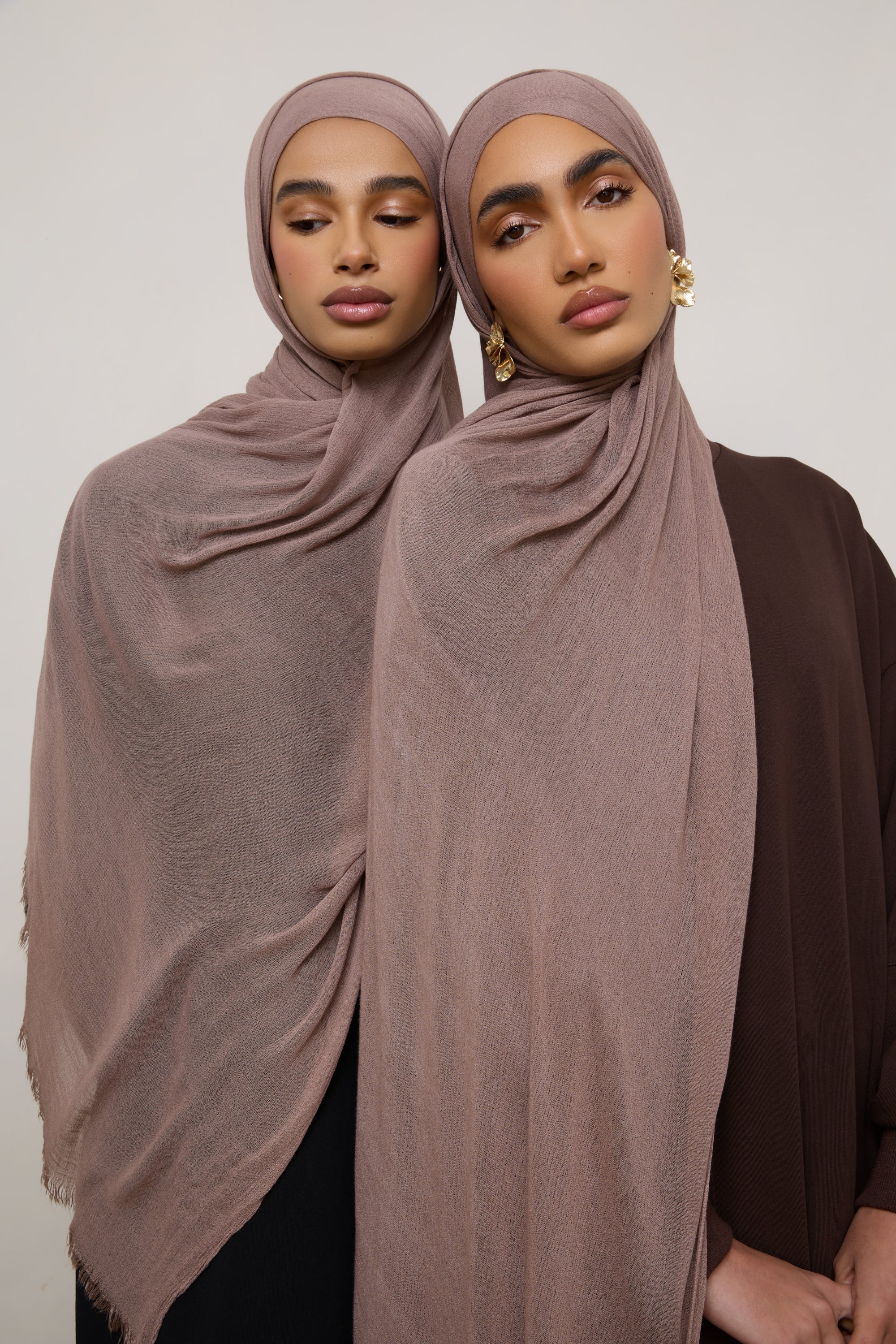 Modal Crinkle Hijab - Deep Taupe Fringe - Image 5