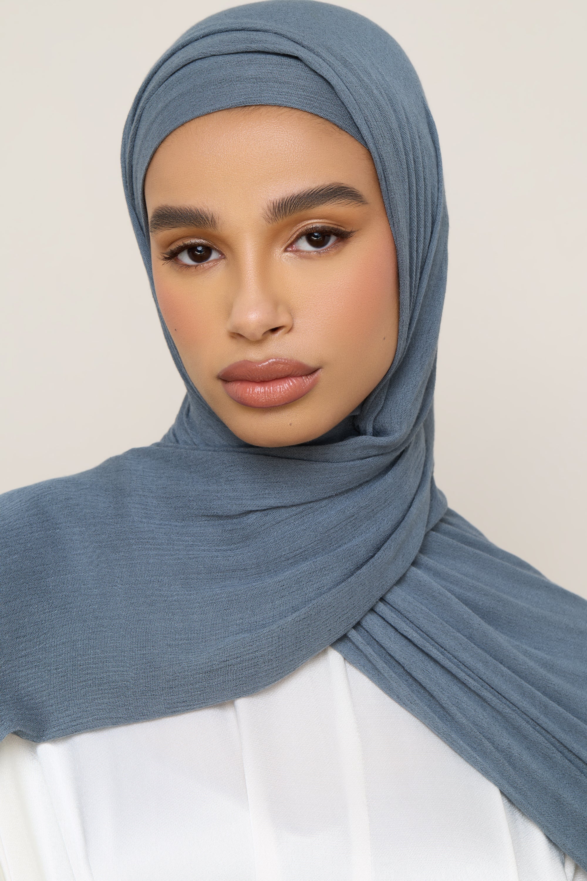 Modal Crinkle Hijab - Haze Fringe - Image 4