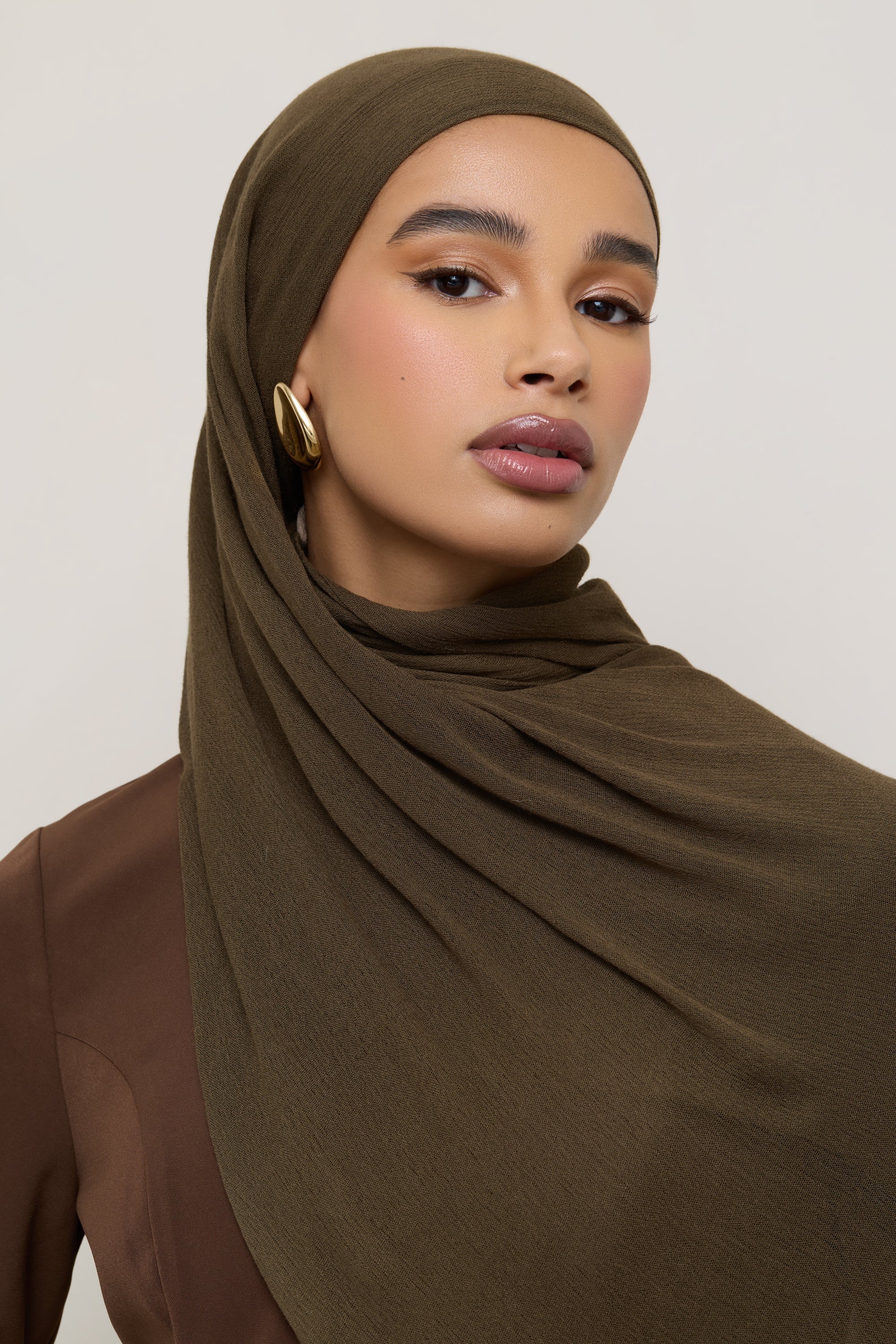 Modal Crinkle Hijab - Olive Fringe - Image 4
