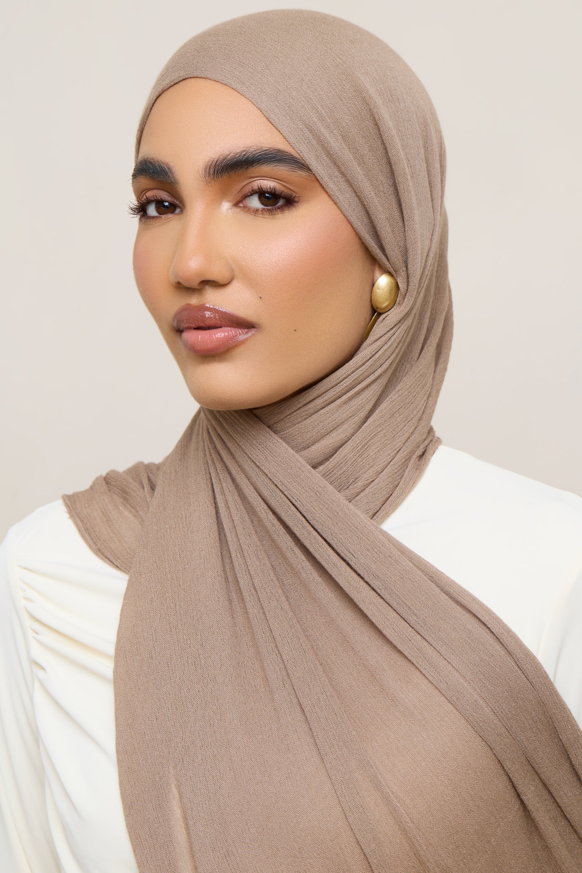 Modal Crinkle Hijab - Truffle Fringe - Image 4