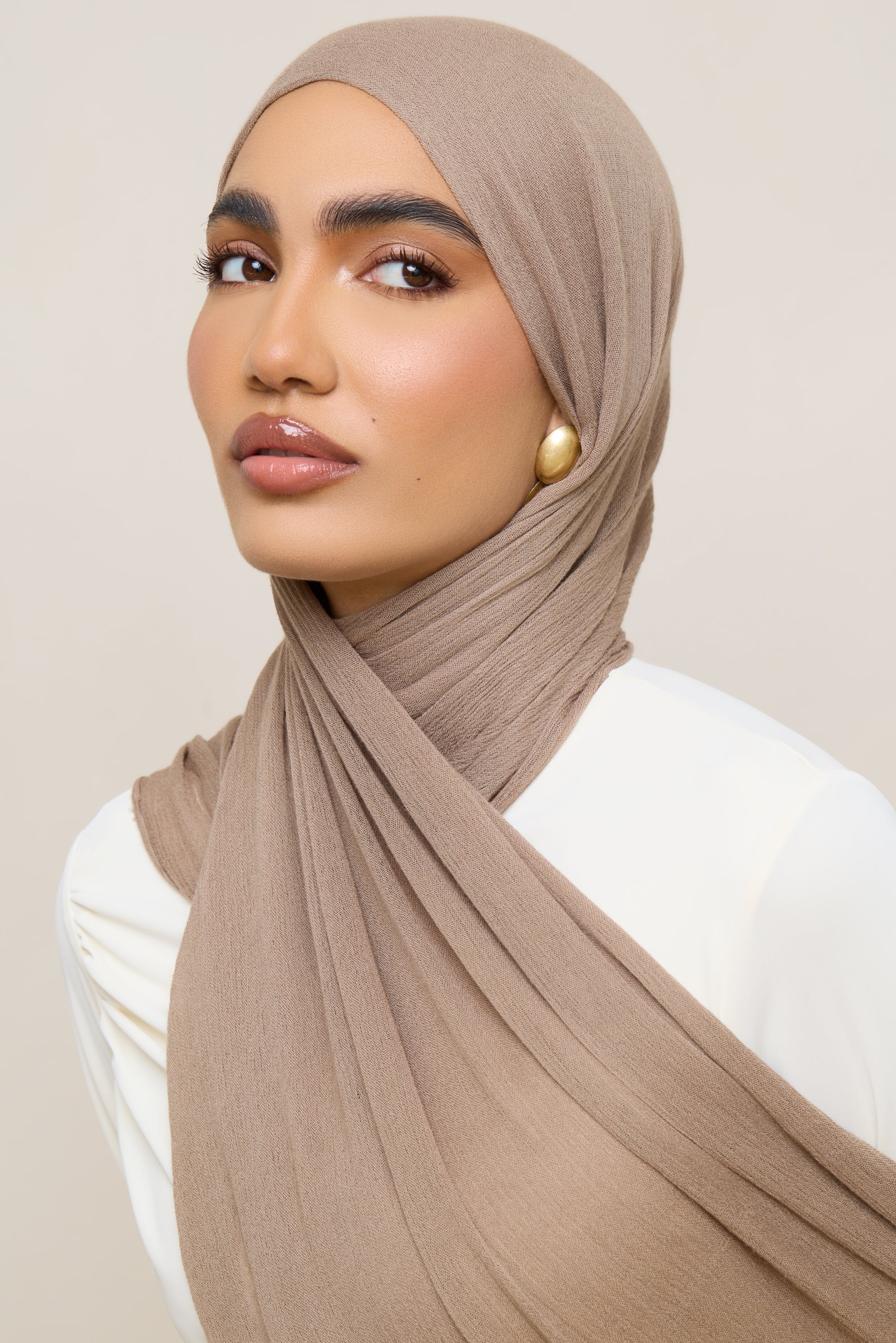 Modal Crinkle Hijab - Truffle Fringe - Image 7