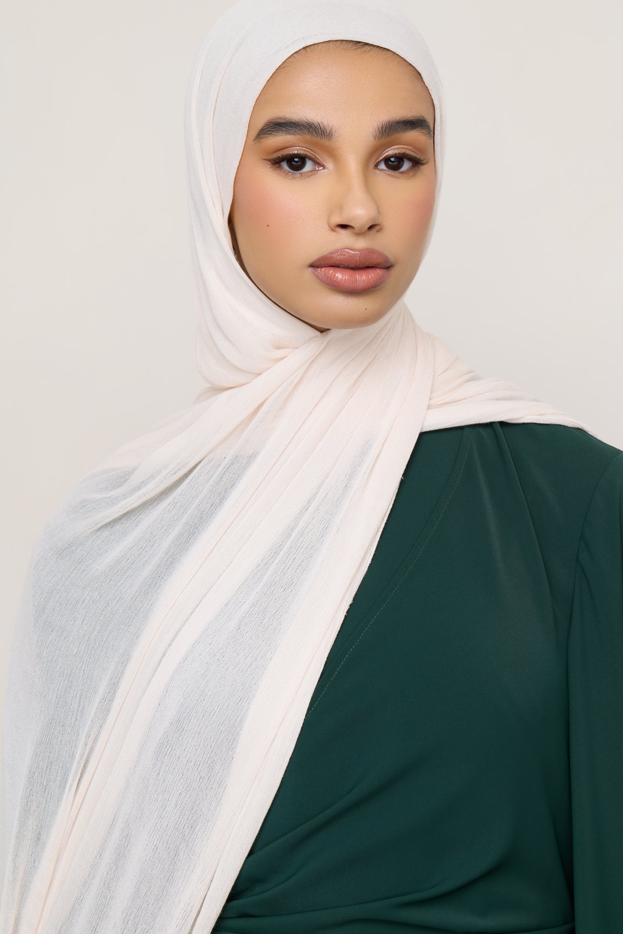 Modal Crinkle Hijab - Vanilla Fringe - Image 2